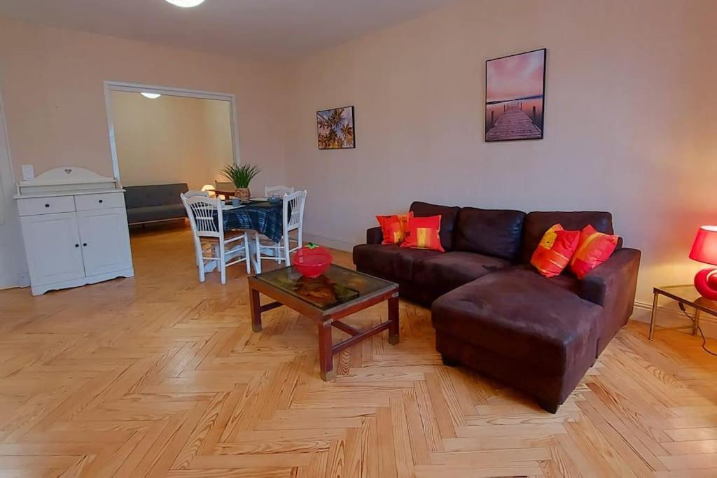 Le Spacieux Du Centre Apartment Agen Exterior photo